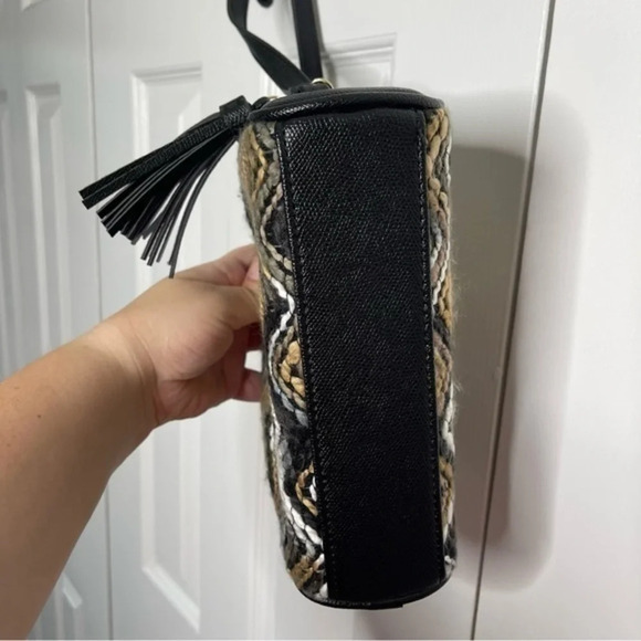 Mellow World "Vicky" Woven Chevron Design Tassel Detailed Crossbody Bag - Picture 7 of 10